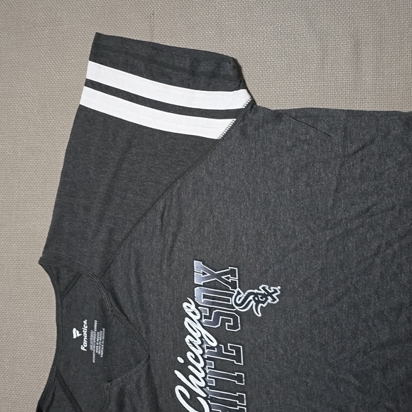 Chicago White Sox Fanatics Womens Size 3XL Slanted Pride Notch Tri-Blend V-Neck - Picture 6 of 15